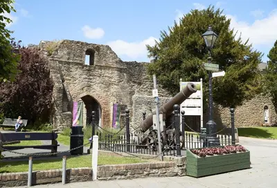 a cannon in front of an old stone building at Cobbler's Cottage in Pembridge