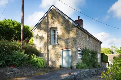an old brick house with a door at The Groom's Flat in Leominster