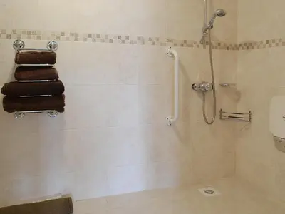 a bathroom with a shower with towels at Beudy-Oh2 in Dihewid