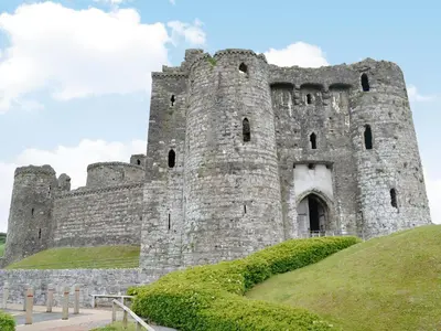 an old castle on top of a hill at Marlais in Llangadog