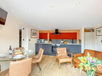 a kitchen and dining room with a table and chairs at Fioled - Uk40267 in Llangadfan