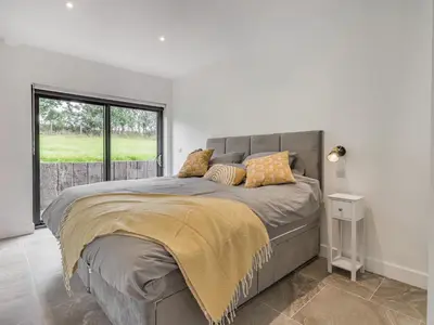 a bedroom with a large bed and a window at Jacobs Plock in Leintwardine