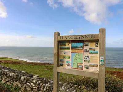 a sign for a beach with the ocean in the background at Bryn Y Mor in Tywyn