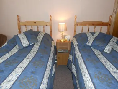two beds sitting next to each other in a bedroom at Dwy Olwyn in Dolgellau