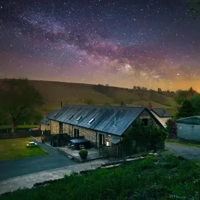 Sycamore Tree Barn