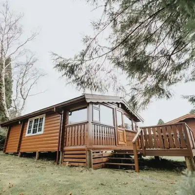 Rustic Log Cabin in Snowdonia - 2 Bedrooms & Parking