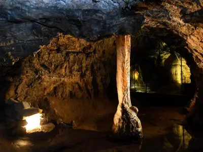 a cave with a pillar in the middle of it at 2 Bed in Brecon oc-bn310 in Cray