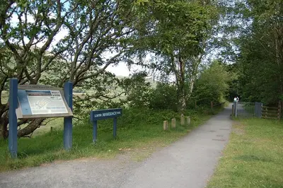 a sign on the side of a dirt road at Tre-Allt Gorgeous Cottage in Dolgellau