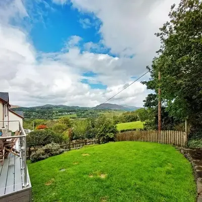 Caer Dderwen Oak Field family home in Dolgellau