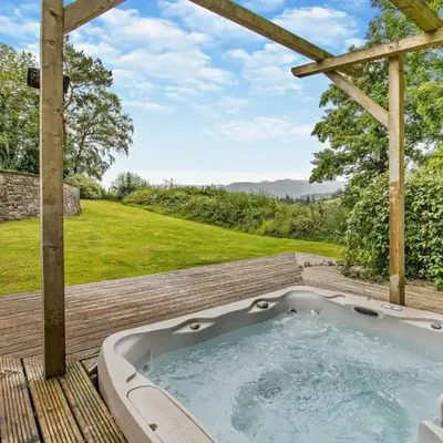 6 Bed in Brecon oc-bn171