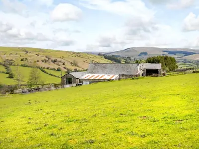 an old barn on a hill in a field at 1 Bed in Brecon oc-bn034 in Cray