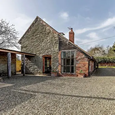 3 Bed in Caynham CHL38