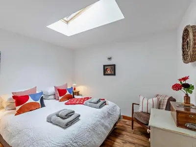 a bedroom with a bed with towels on it at 2 Bed in Leominster oc-78637 in Stoke Prior