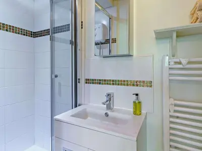 a bathroom with a sink and a shower at 2 Bed in Lampeter oc-43293 in Tregaron