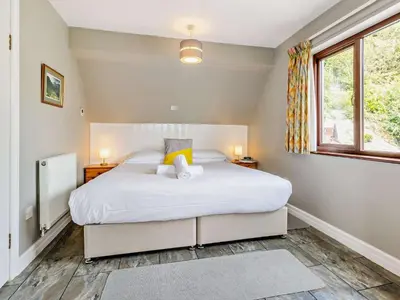 a bedroom with a large white bed in a room at 3 Bed in Aberdovey DY032 in Aberdyfi
