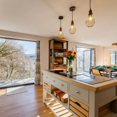 3 Bed in Llanelltyd 90805