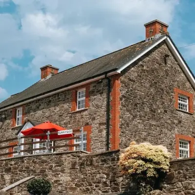 Luxury 5-Bed Farmhouse - Sleeps 8 & Hot Tub