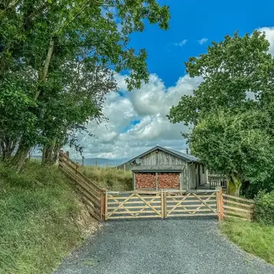 Glyndwr Way Cabin