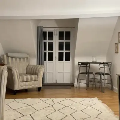 Apartment Sleeps 2 with Wi-Fi