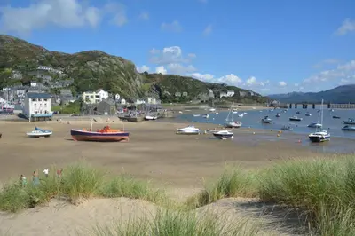 a group of boats on the sand on a beach at 5 Bed in Bontddu oc-c29184 in Penmaenpool