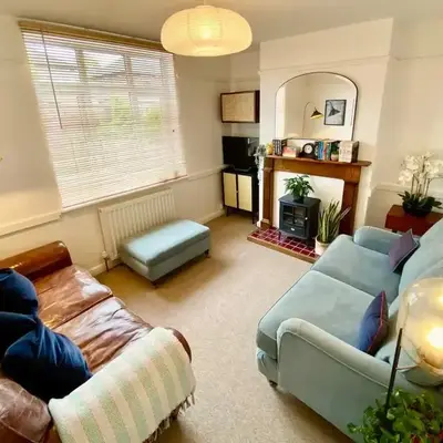 3 Bedroom home within walking distance of town - Pass the Keys
