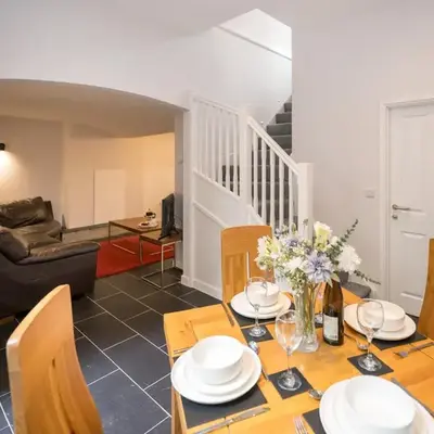 2 bedroom home within walking distance of the town - Pass the Keys