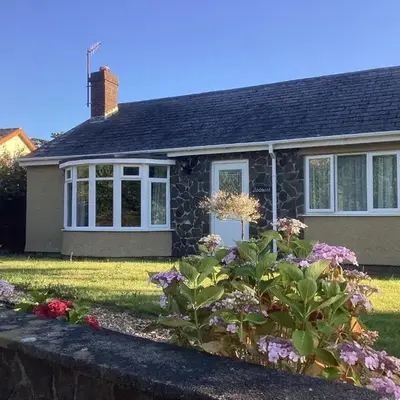 Snowdonia coastal getaway ideal for groups up to 6