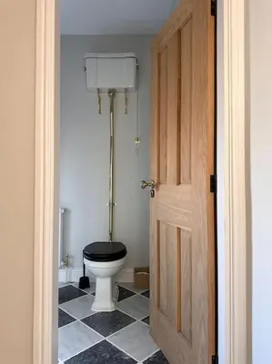 a bathroom with a toilet with a black seat at Charming Townhouse Retreat in Shrewsbury