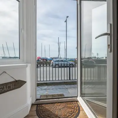 2 Bed Ground Floor Beach Location