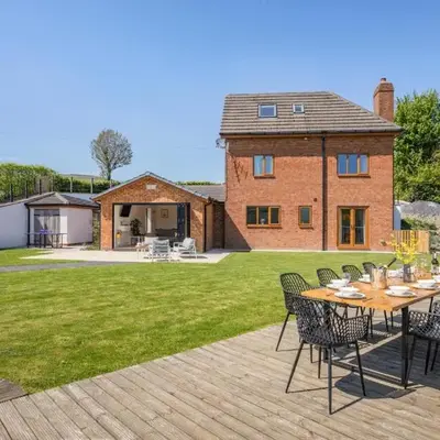 5 Bed in Pant-y-Dwr oc-w30200