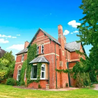 The Old Vicarage with hot-tub & sauna