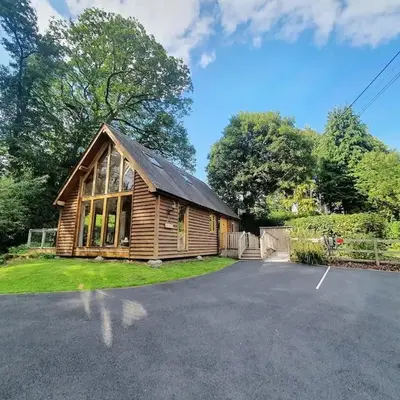 Swn Y Nant Lodge with hot tub Brecon