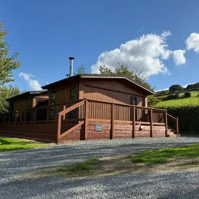 Charming 2 bedroom Lodge In the Shropshire Countryside with Fantastic Views