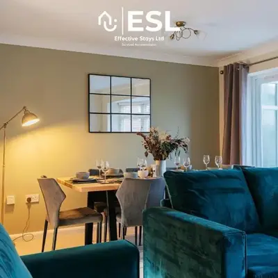 4 bedroom house in Shrewsbury with parking