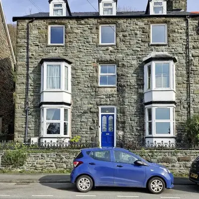 Green Hill ground floor Family Apartment