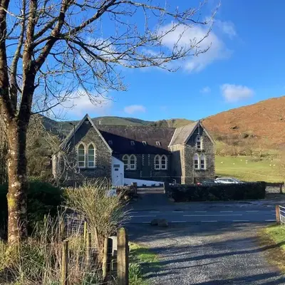 Tyn-Y-Berth Sleeps 27 luxury group accommodation