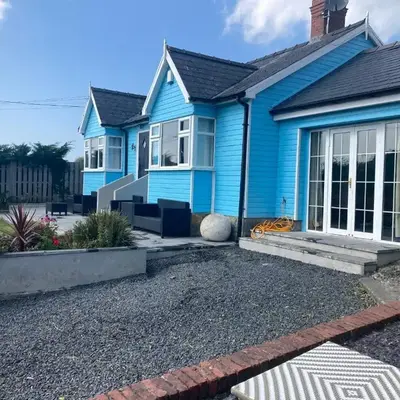 Blue Lodge - by the sea