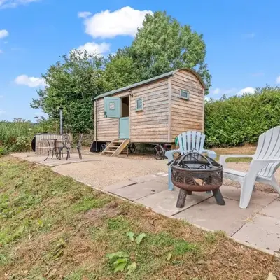 Hot Tub Luxury Glamping - Private Stargazing Patio