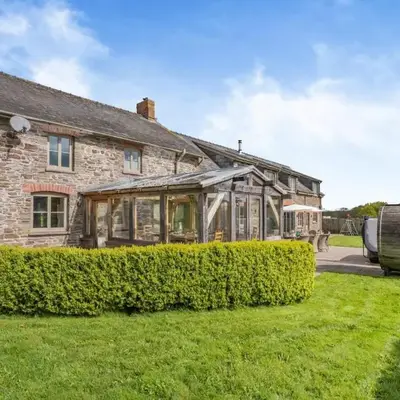 6 Bed in Llanwern oc-w31947
