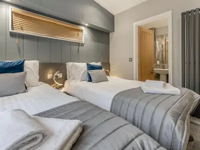 two beds sitting next to each other in a bedroom at The Powys Lodge in New Quay