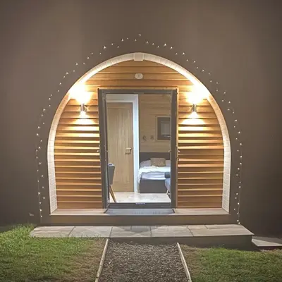 a room with an arched window with a bedroom at Mynd View Pods Ash in Craven Arms