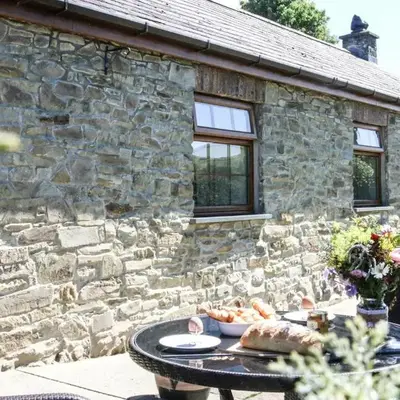 Yr Onnen Aberaeron