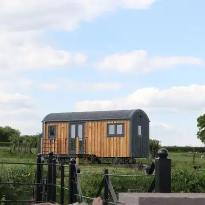 Long Meadow Shepherd Hut - Brecon Beacons