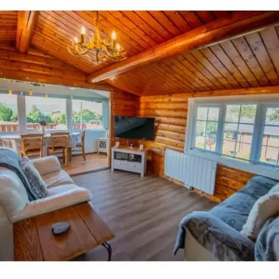 Snowdonia Escapes# Scenic Log Cabin with Views