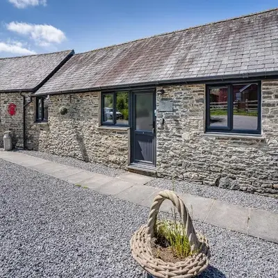 The Old Cowsheds 4 - Daniel Ddu - Uk49789