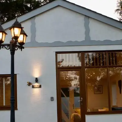 Honey Bee Cottage Tiny House Welshpool