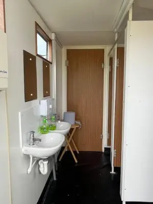 a bathroom with two sinks in a room at Tinkers Horn Cabin in Kington