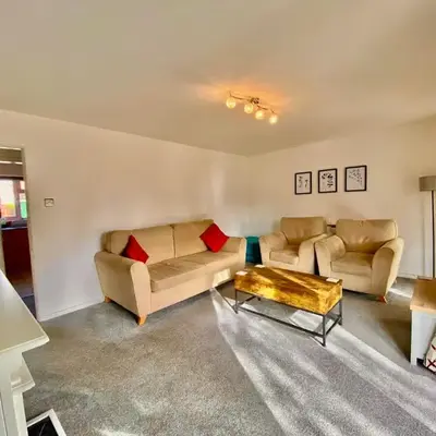 Your Leominster Base - 3BR Home with Garden & Parking