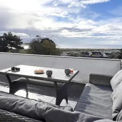 5 Bed in Aberdovey 93603