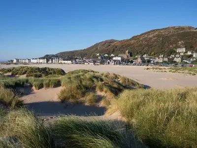 a sandy beach with buildings and houses in the background at Platinum Lodge 503 in Talybont